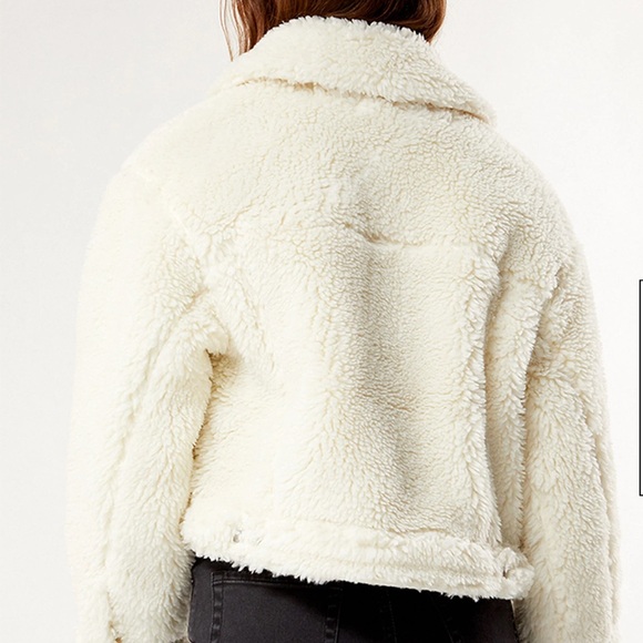 Levi's Baby Bubble Sherpa Trucker Jacket
In coconut milk white NWTs - Picture 9 of 15